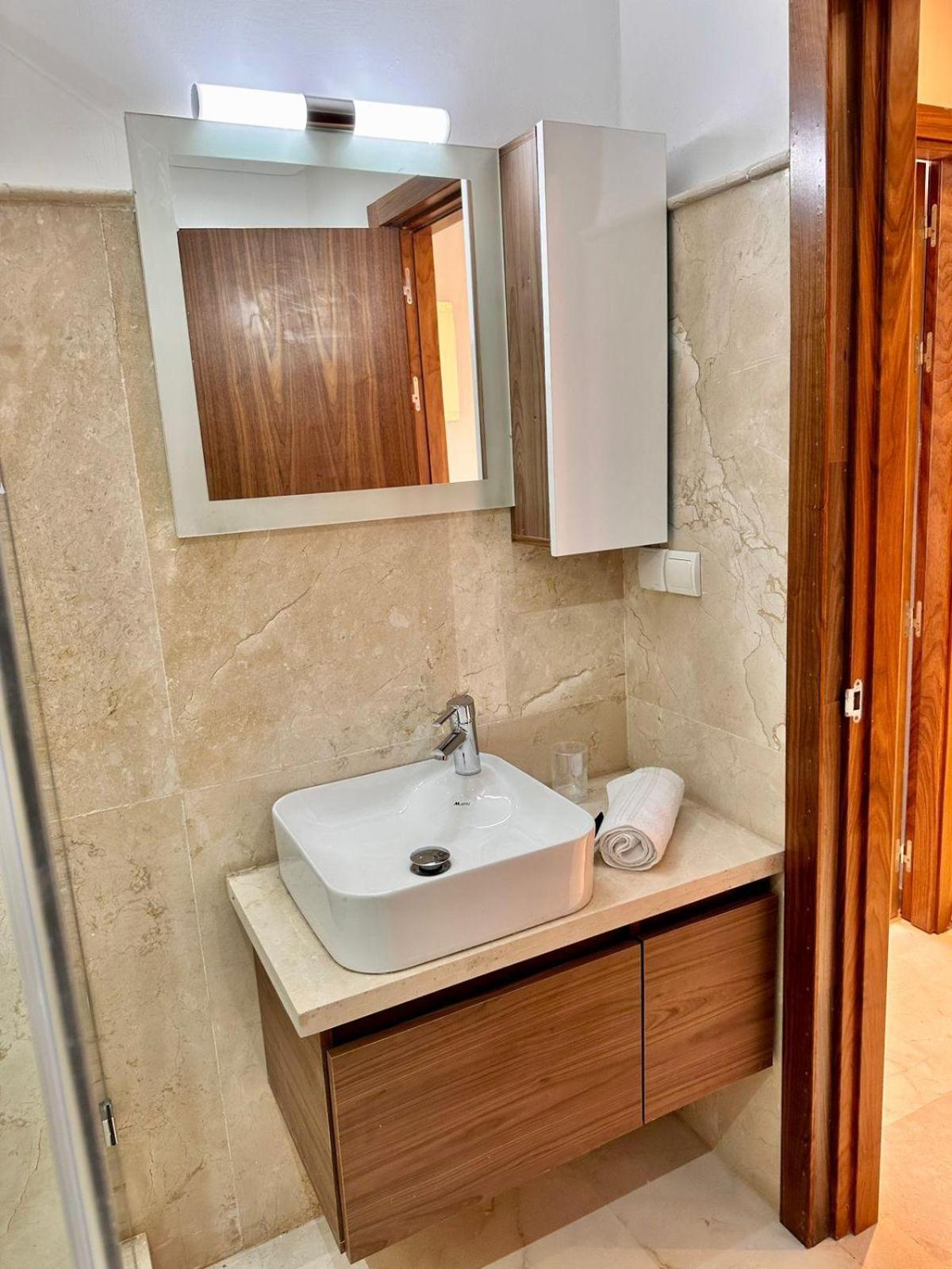 Appartement Luxueux Avec Piscine 10 Minutes Du Centre Ville Marrakesh Bagian luar foto